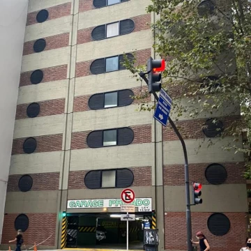 Venta Cochera Alto Palermo - Esquina Salguero y Arenales. Seg 24 hs