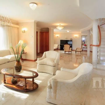 Venta Casa  5D / 7B, A Tres Cuadras De Playa Mansa SHO2568596