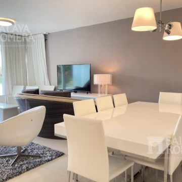 VENTA : 3 DORMITORIOS   4 BAÑOS PRIMERA LÍNEA MANSA PUNTA DEL ESTE