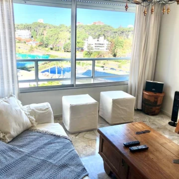 Venta Departamento- 2 dormitorios y medio- 2 baños- Playa Mansa REF:3910635