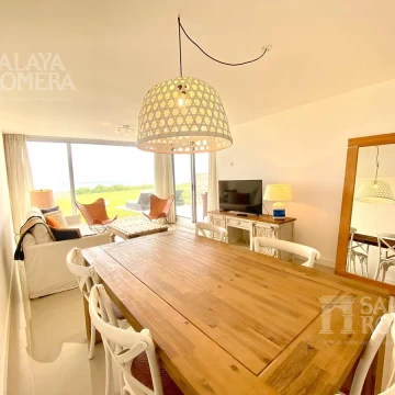 Venta Espectacular Departamento - 2 dormitorios 3 baños  - Playa Mansa-  Primera Linea REF: 4105901