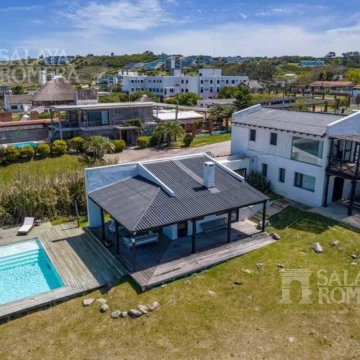 Venta Espectacular Casa - 5 Dormitorios 5 baños - Primera Linea Las Grutas REF:4145958