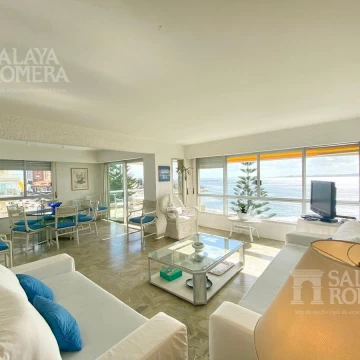 Venta Apartamento  Edificio Malecon - 3D   Servicio - Playa Mansa REF:4204000