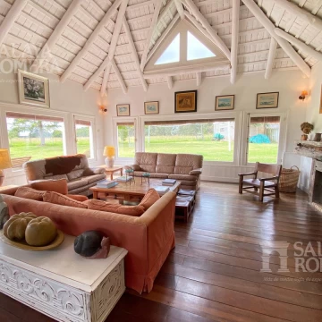 VENTA: CASA TRADICIONAL EN LA BARRA 4500M2 EXCEPCIONAL LA BARRA PUNTA DEL ESTE REF:  SHO4308410