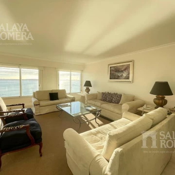 Venta  Departamento Primera línea - 3 dormitorios en suite   Servicio - Playa Mansa REF:4318229