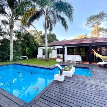 Venta Casa - 3 dormitorios   Servicio - Zona Punta Shopping - Punta Del Este - REF: 4359657