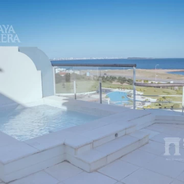 VENTA:  APARTAMENTO - PENTHOUSE ESTILO DUPLEX PLAYA MANSA PUNTA DEL ESTE