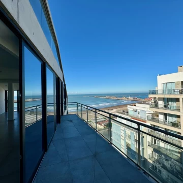 Prestigioso Departamento 3 ambientes en Playa Grande con vistas al mar