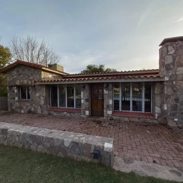 Remodelada a Nuevo en Barrio La Costa