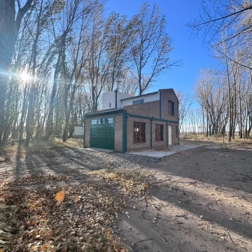 Casa en  Barrio cerrado - Villa de rio Arroyito a 40´ de NEUQUEN