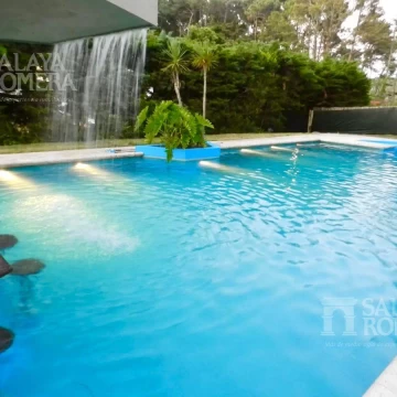 Alquiler Temporal – Casa de 4 Dormitorios con Piscina en Punta del Este
