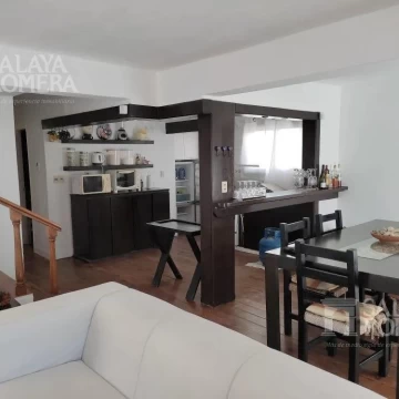 ALQUILER  CASA 5 DORMITORIOS LA BARRA PUNTA DEL ESTE