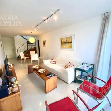Venta imperdible apartamento- 3 dormitorios, 2 baños- Playa mansa.  REF: 4492687
