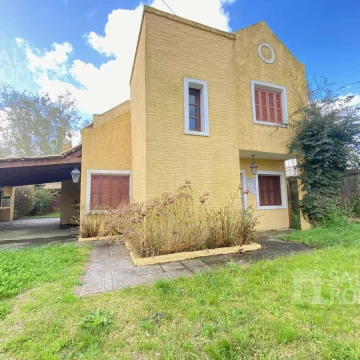 VENTA Y ALQUILER TEMPORAL:  CASA 3 DORMITORIOS EXCELENTE UBICACION LA BARRA PUNTA DEL ESTE