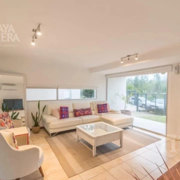 Venta - Casa , 2 suites , Playa Brava , Punta del Este SHO4562762