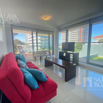 VENTA: APARTAMENTO 2 DORMITORIOS   TERRAZA EXCLUSIVA AIDY GRILL PUNTA DEL ESTE