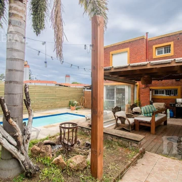 VENTA: CASA 4 DORMITORIOS PLAYA MANSA PUNTA DEL ESTE