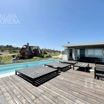 VENTA: CASA MANANTIALES EL CHORRO