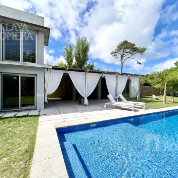 VENTA - Casa de 4 dormitorios y 3 baños en Barrio Privado La Residence Punta del Este SHO5913563
