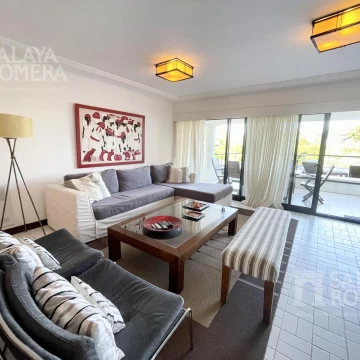VENTA - Departamento 3 dormitorios mas servicio en Playa Brava Punta del Este SAP5950835