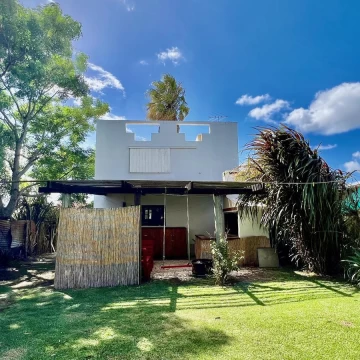 VENTA: CASA 2 DORMITORIOS EXCELENTE ENTORNO