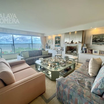 Venta - Golden Gate , Primera línea. Playa Mansa , 3 suites , SAP6119499