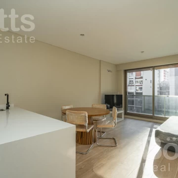 Hermoso departamento de dos ambiente al contra-frente y balcón