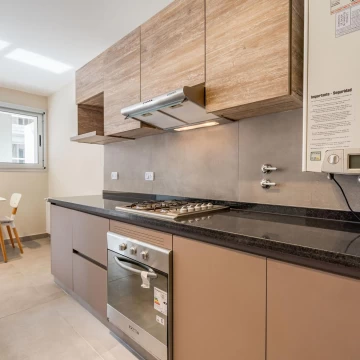 VENTA - Semipiso 2 dormitorios - balcón al frente - Centro, Rosario.