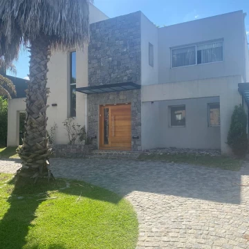 HERMOSA CASA ALQUILER , HARAS DEL PILAR  " LA PRADERA " POR TEMPORADA CONSULTAR!!!