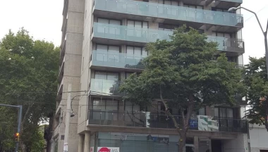 Local en venta en Pichincha, Rosario c/ excelente calidad constructiva.