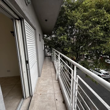 Amplio departamento un dormitorio cercano a Echesortu