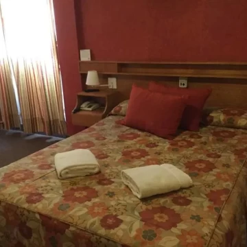 Hotel 22 hab. 3*