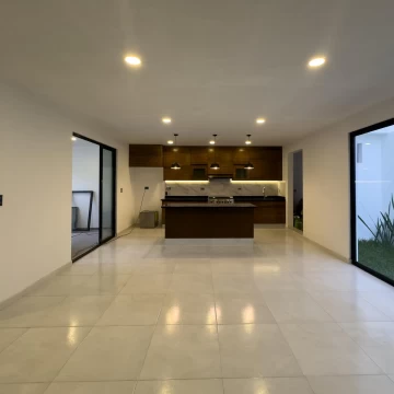 CASA EN VENTA EN MONTEBELLO, ZONA SAN BERNARDINO TLAXCALANCINGO, A LADO DE PARQUE LORO