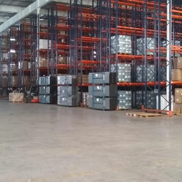Alquiler de Posiciones desde 300 m2 a 14.000 m2 en centro logístico multiproposito con servicios