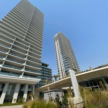 SLS  TORRE II  4 ambientes cochera y baulera piso alto- Puerto Madero