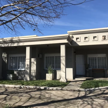 Casa Venta/Permuta 3 dormitorios Villa Mugueta.
