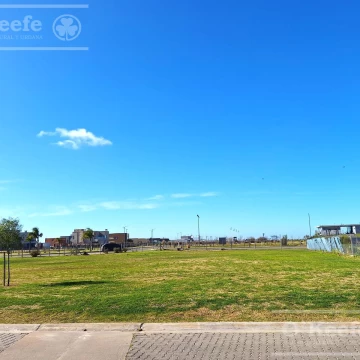 Lote en venta de 700 metros fondo a laguna en Villalobos - Pueblos del Plata
