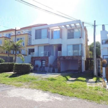 Alquiler  temporal - Casa - 3 Dormitorios - Manantiales Ref: SHO4547065