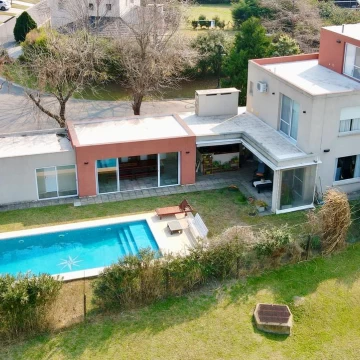 Casa en  Barrio San Lucas Village