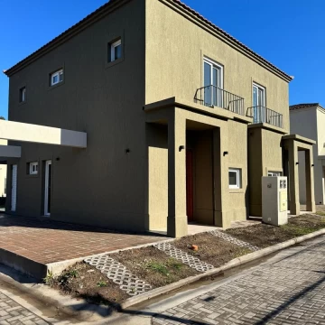 Casa en  Venta de 3 Ambientes en Pilar