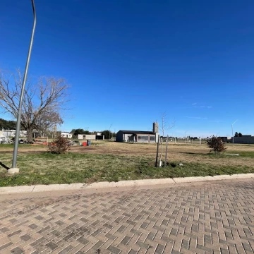 VENTA - Terreno 300 m2 - Sobre avenida - EcoTierra, Pueblo Esther.