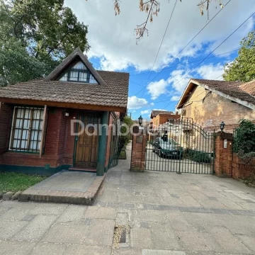 Casa Dúplex  en Venta en Moreno