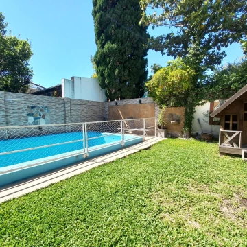 Regimiento 11300 - Casa en venta de tres dormitorios con pileta en Rosario - Roque Saenz Peña