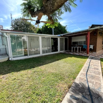 Casa de 4 dormitorios en venta en Alberdi - Castagnino 500