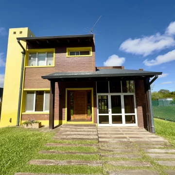 Solares del Carcarañá - Casa en venta de dos dormitorios con pileta - Oliveros