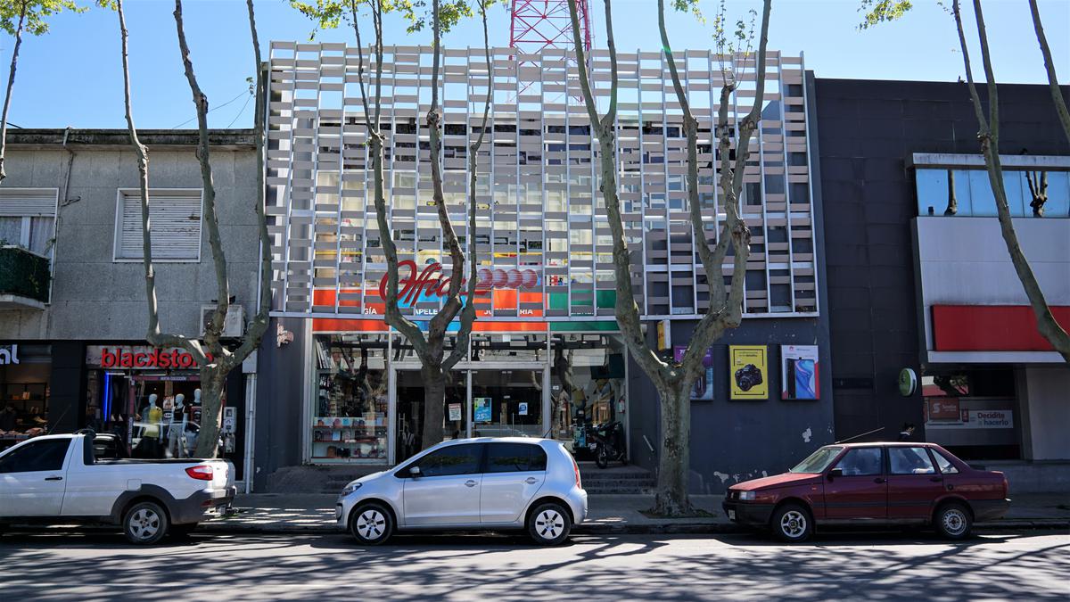 Local de 947 m² en Colonia del Sacramento, foto 2