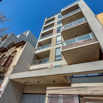 Venta de 2 Ambientes con balcon terraza - cochera - Parque Chas