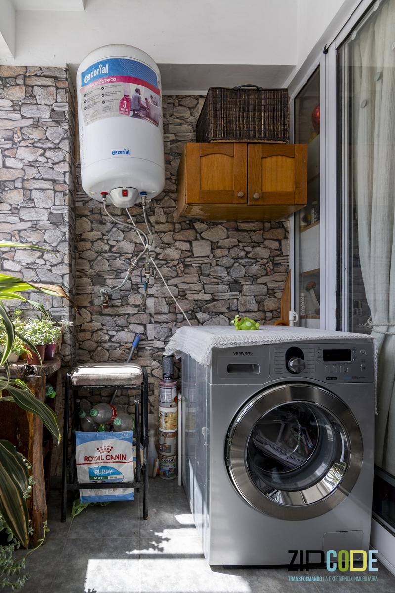 Balcón con termotanque