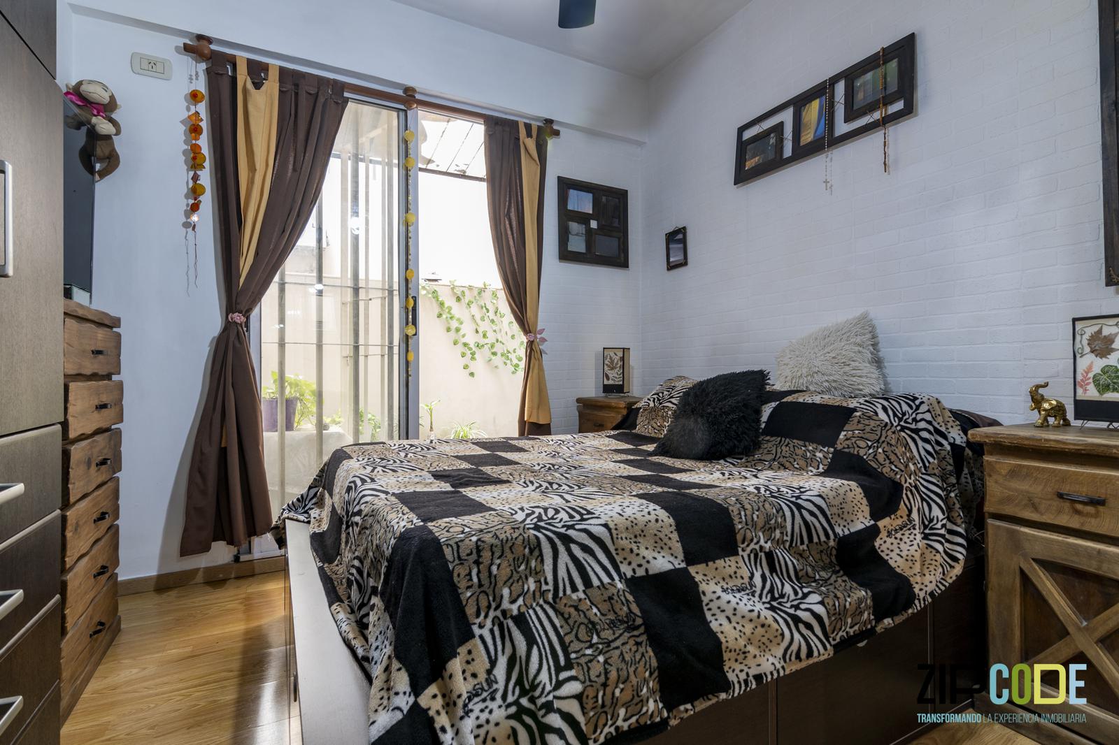 Habitación con salida al patio