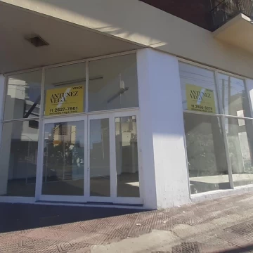 LOCAL en venta y alquiler en esquina totalmente vidriado AVELLANEDA,
